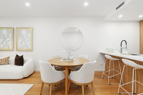 Apartment dining
