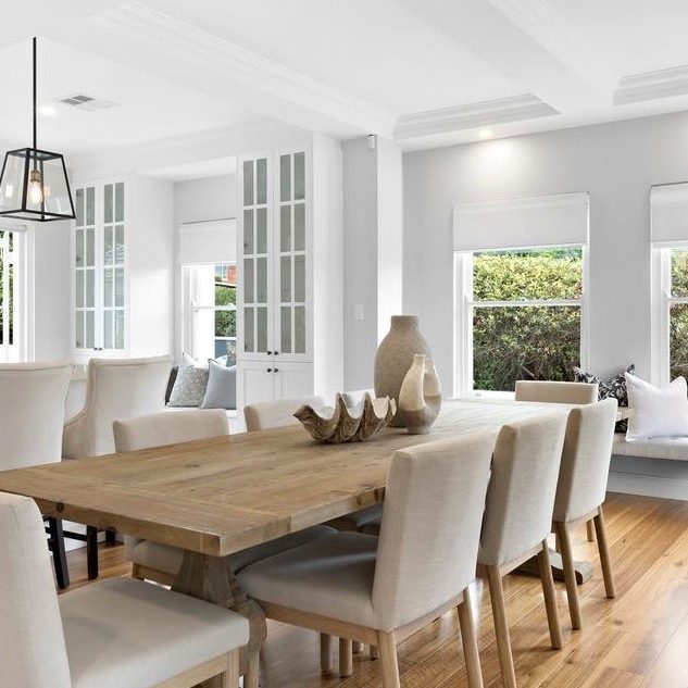 Classic style dining