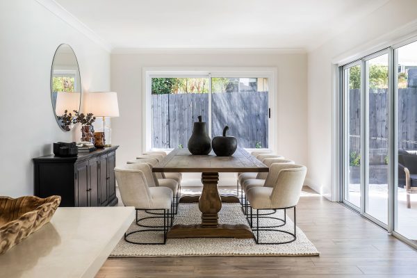 Classic style dining room